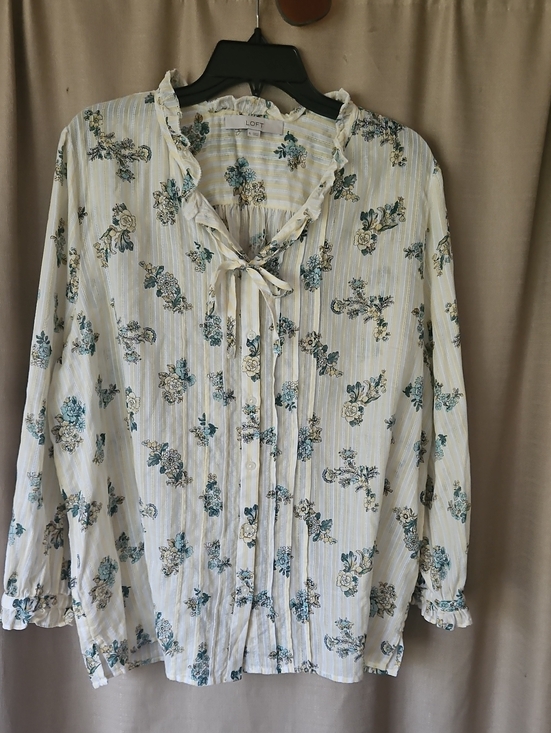 LOFT Tops - EUC LOFT Blouse